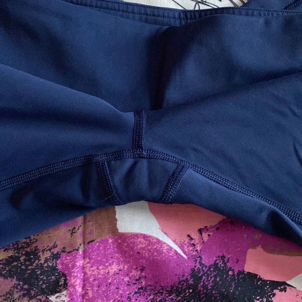 Lululemon Wunder Under Crop - Picture 6 of 8